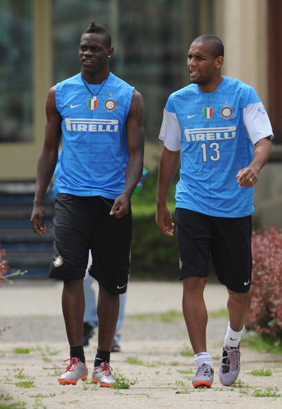 巴洛特利踢球努力,足球运动员巴洛特利