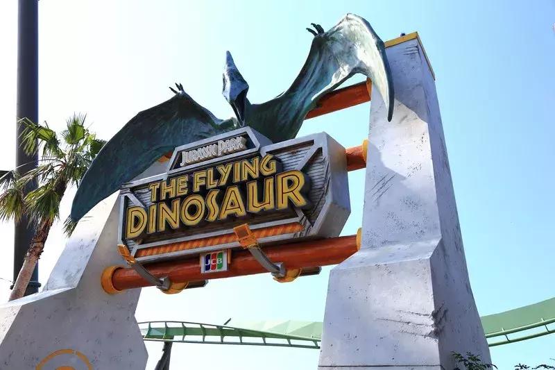 寻找侏罗纪世界中的火山岛，和“驯龙高手”一起拯救史前小短手！