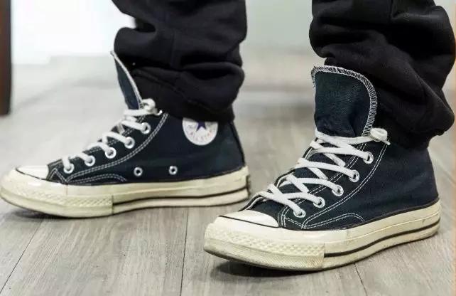 权志龙小雏菊反系鞋带绑法教学,权志龙反着系鞋带