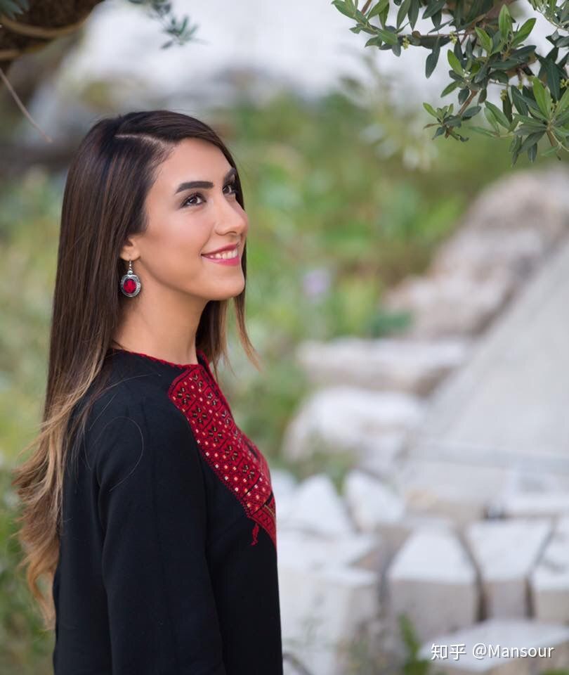 巴勒斯坦姑娘翻唱埃及金曲《我的故乡啊真美丽》