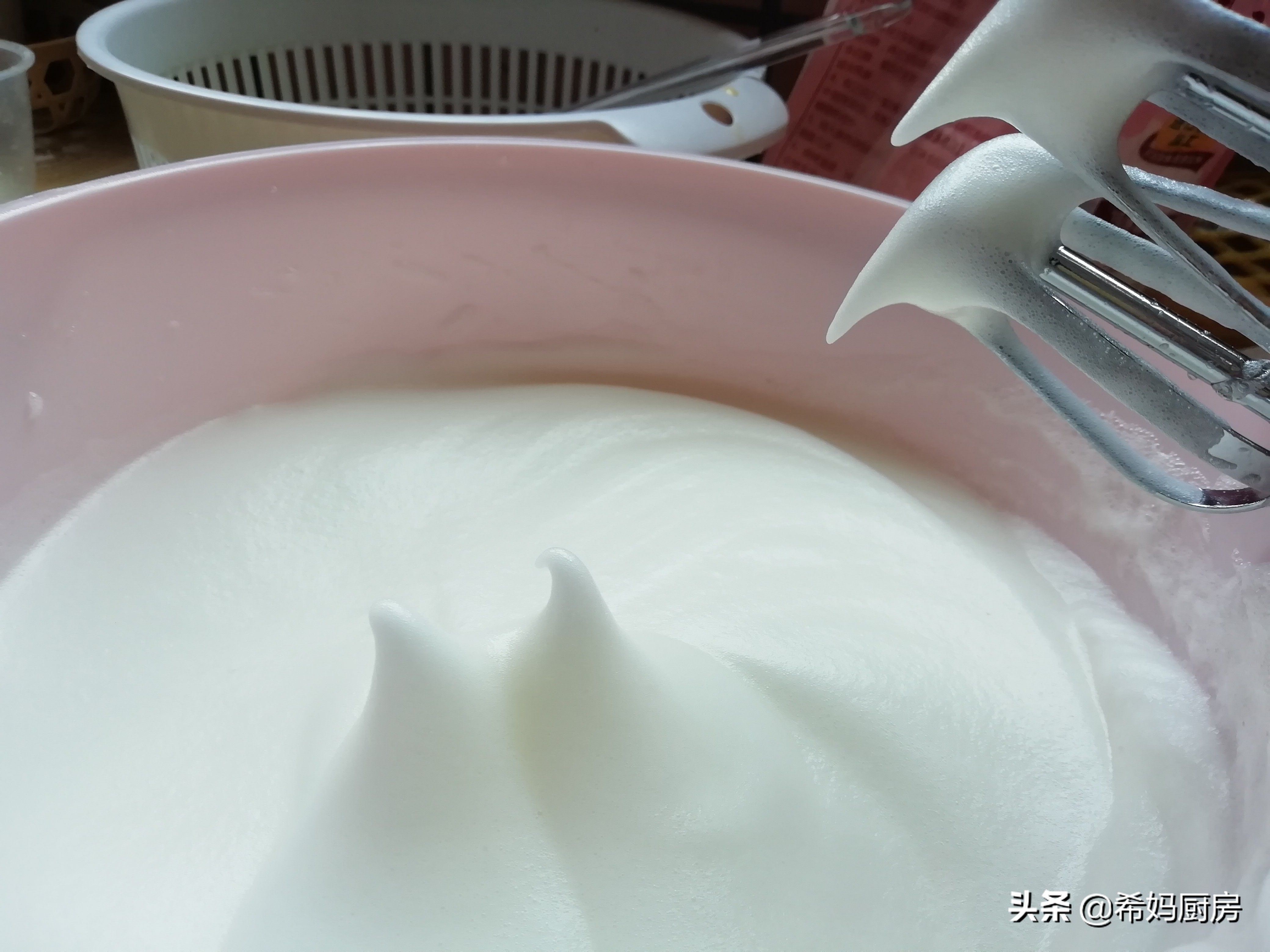 如何使用电饭锅做蛋糕不糊底,最简单的做蛋糕方法用电饭锅