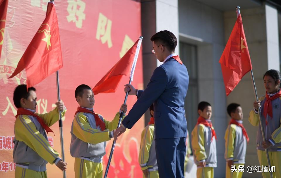 少先队员参加少先队活动感受,小学少先队员入队活动