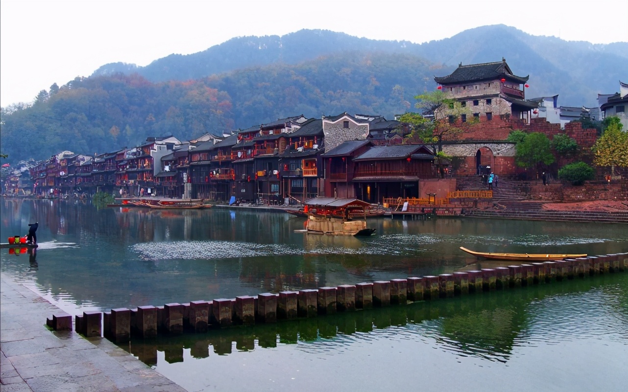 关于湖南的美景美食,湖南的特色美食和旅游景点