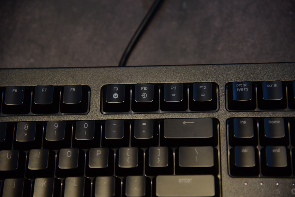 razer雷蛇萨诺狼蛛v2幻彩背光,游戏膜测评安卓