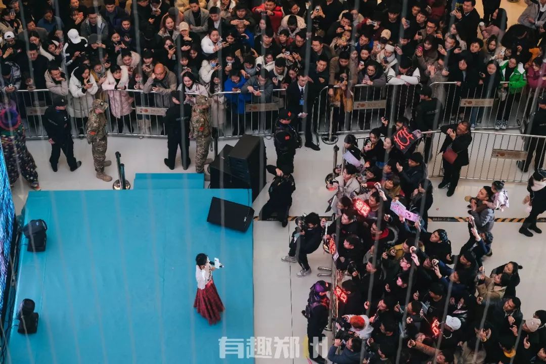 实地测评,周末被挤爆的郑州建业凯旋广场,到底有什么好逛的?