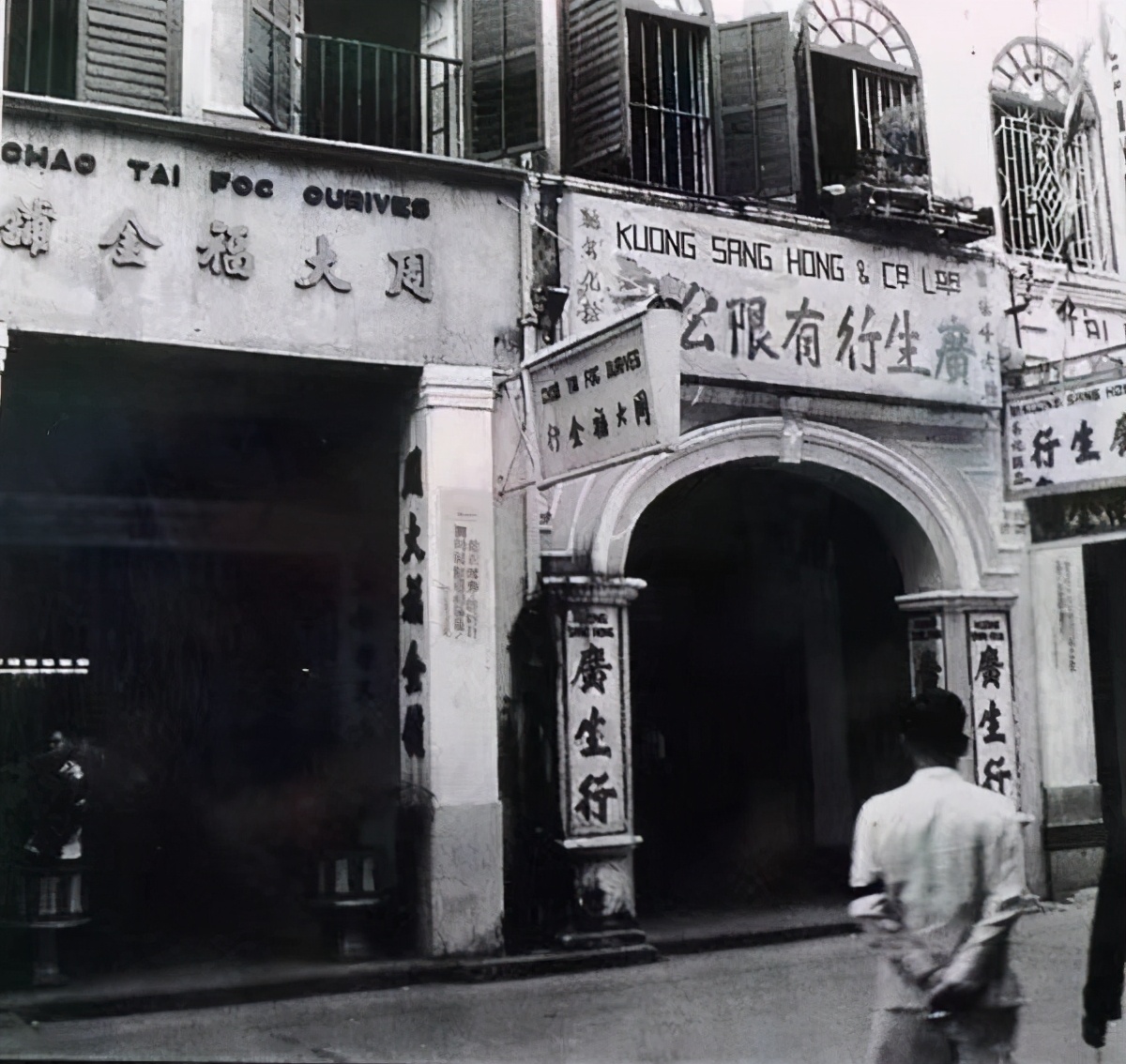 珠宝富豪发家史,珠宝大亨的创业史