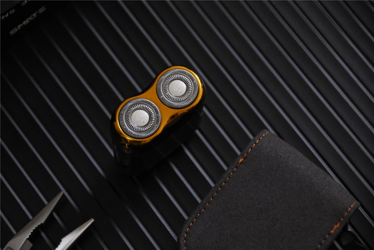 剃须刀小巧轻便须眉,最新款的实用的剃须刀