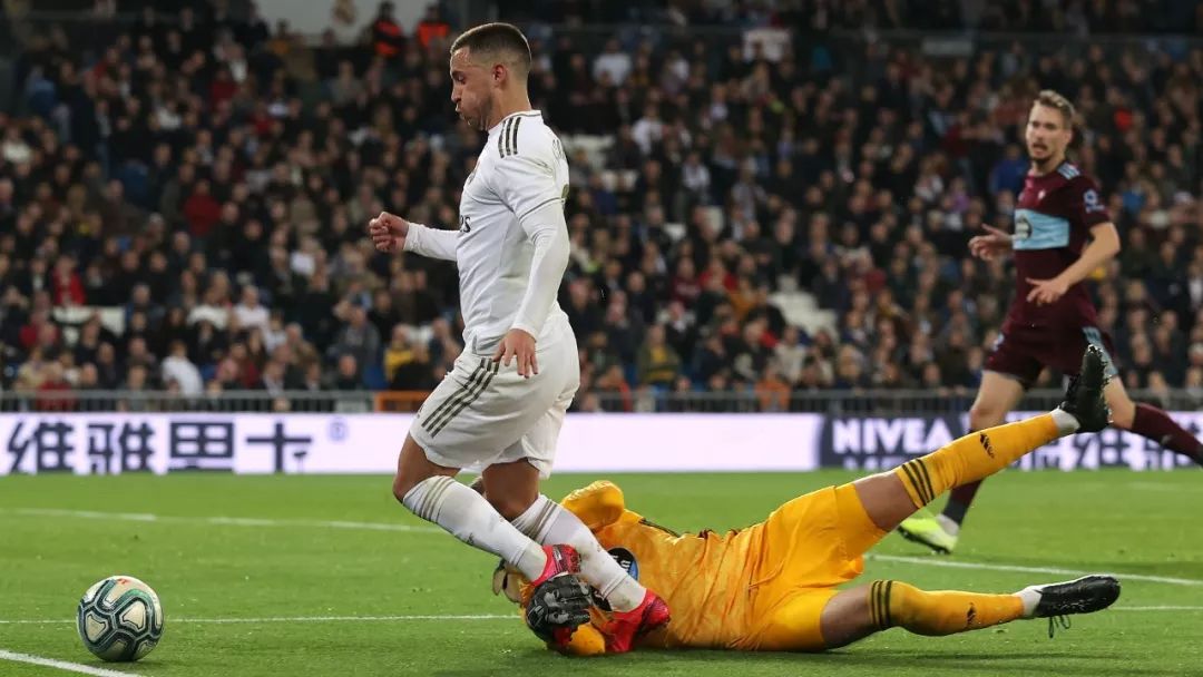 世界第一中场克罗斯伯纳乌,克罗斯伯纳乌第一粒进球