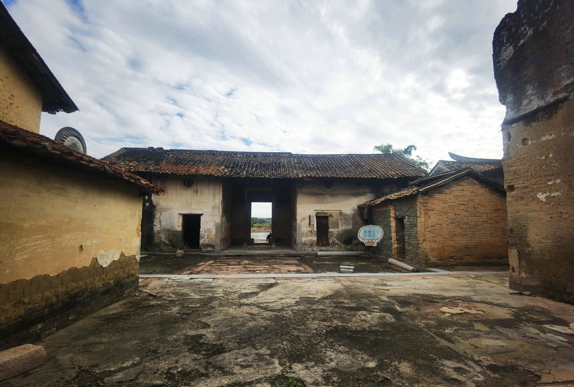 清远乡间有座“城堡”：仿北京翰林院，用18年建造，充满了神秘感