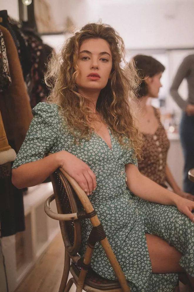 好看又好穿的女人,法国女人穿什么好看又漂亮