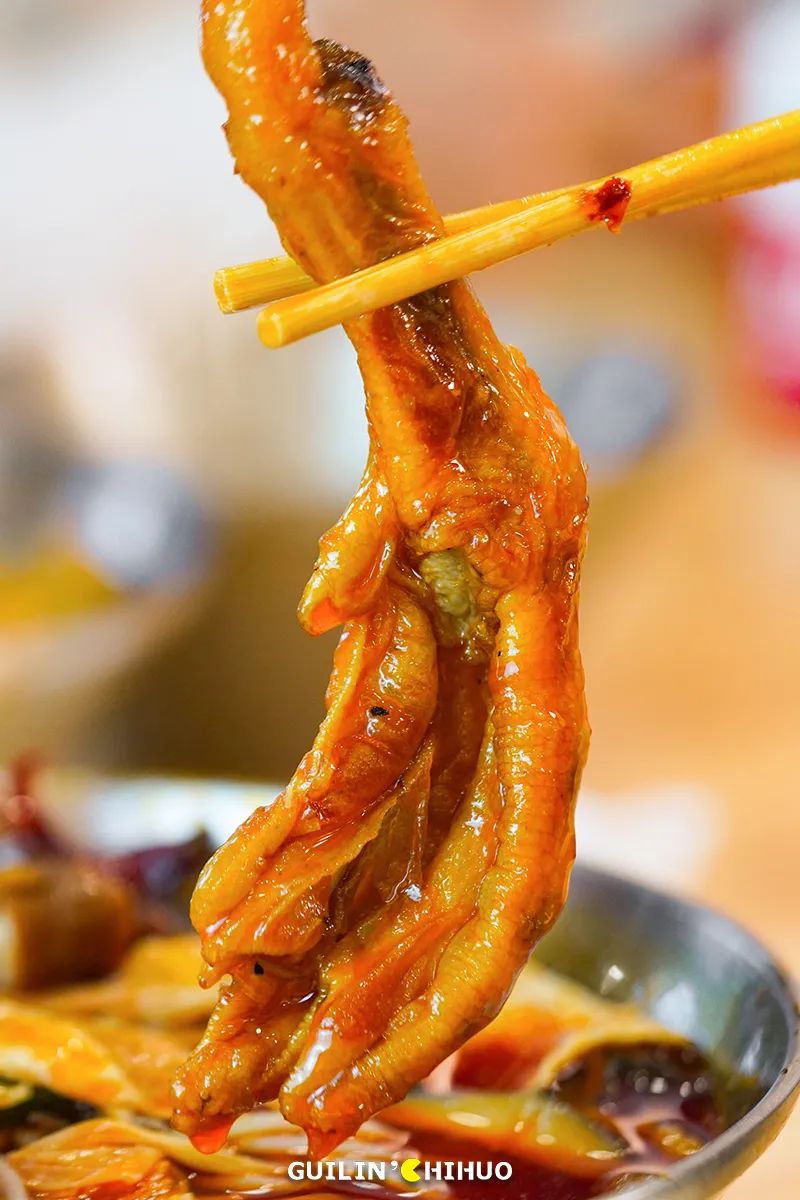 螺蛳粉好吃的秘密就是这碗高汤,煮螺蛳粉的汤第一遍为什么要倒掉