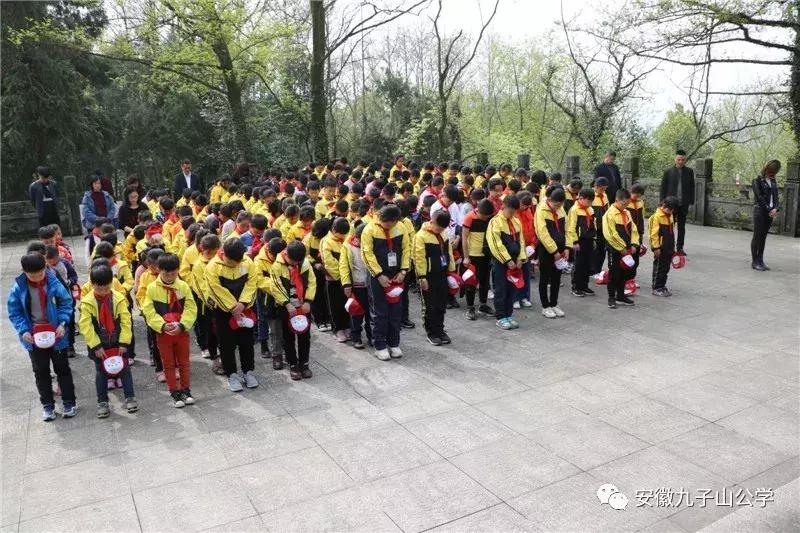 雨花台烈士陵园扫墓活动,祭扫烈士纪念碑团日活动