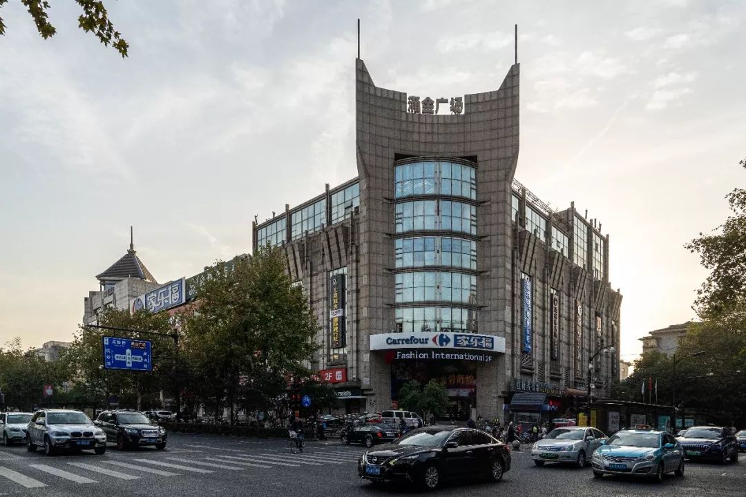 奇点杭州|近江海鲜城入驻涌金广场，店家花100万装修