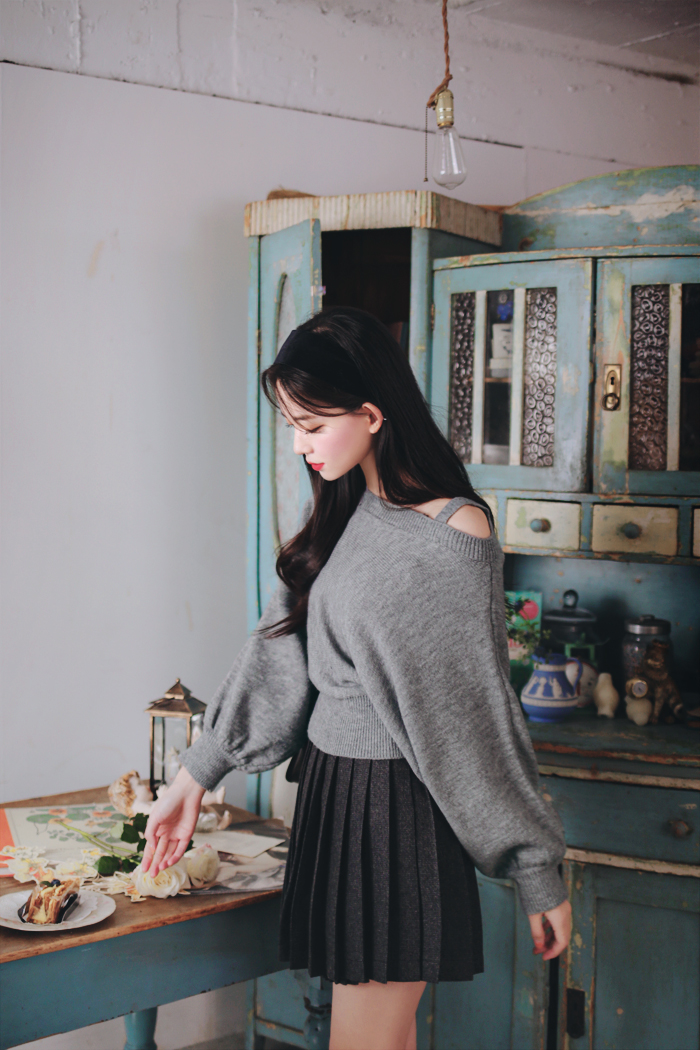 黑色韩版短羽绒服的最佳内搭毛衣,韩系短款羽绒服内打底衫