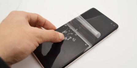 曲面手机钢化膜和软膜哪个更好,曲面屏手机钢化膜贴膜神器