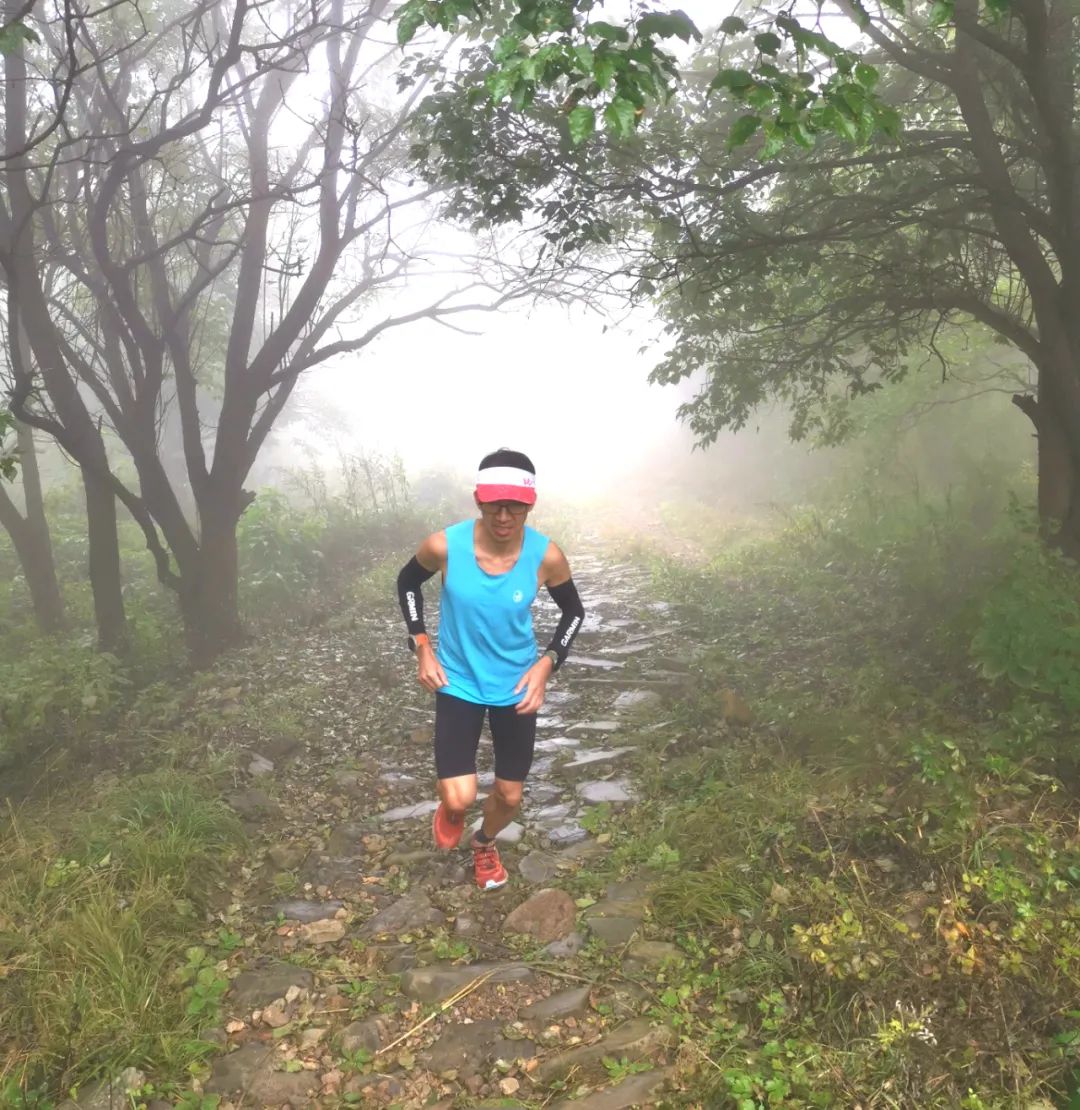 跑步带腰包的压缩裤,专业高弹跑步压缩裤测评