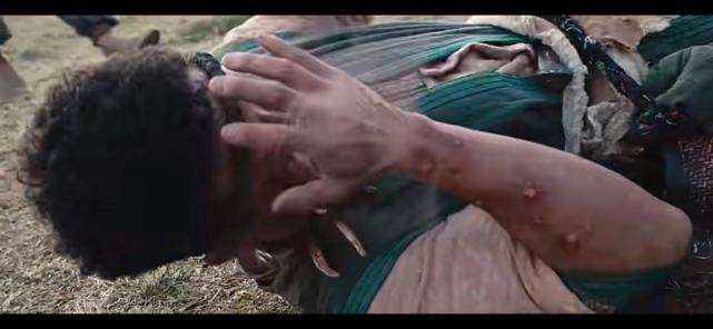 《云南虫谷》的村民不停给铁三角送盒饭这剧情要看不下去了