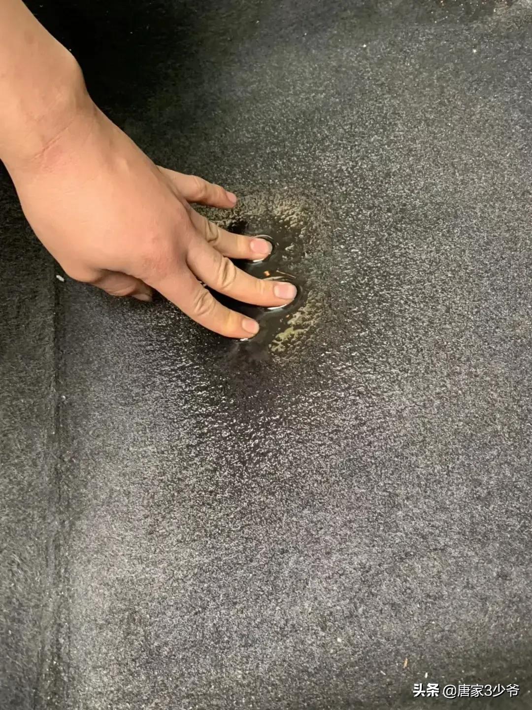 途观天窗漏水导致地胶下面全是水,17款途观l天窗漏水问题怎么解决