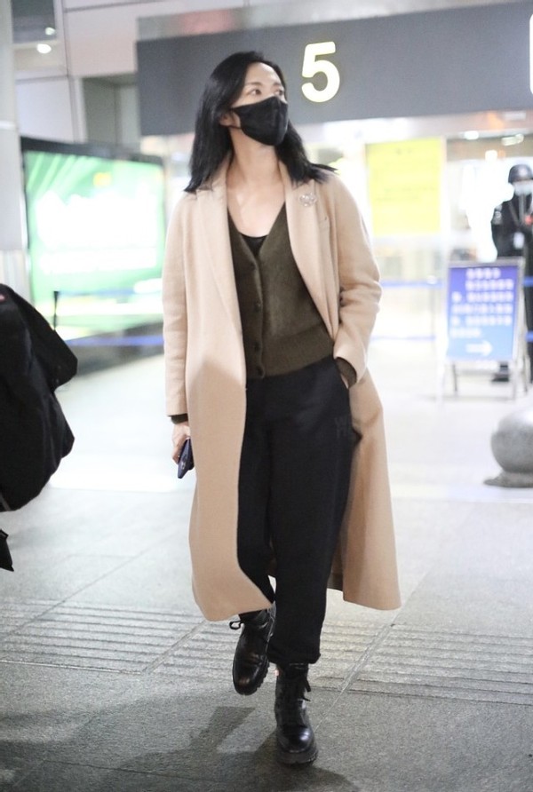 姚晨大衣腰带系法,姚晨穿露腰装秀纤纤细腰