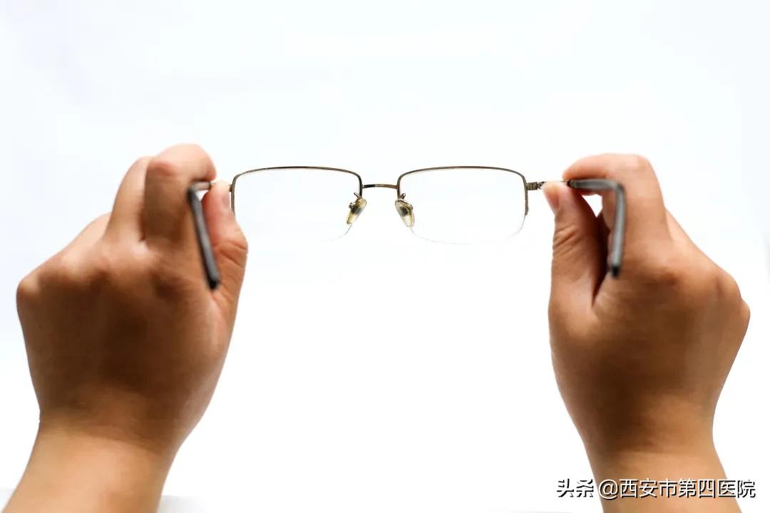 近视眼镜近处清楚远处模糊,近视看清楚近处较模糊