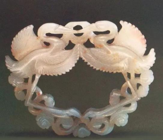 古玉凤鸟各时期特征,凤鸟图案的清代古玉