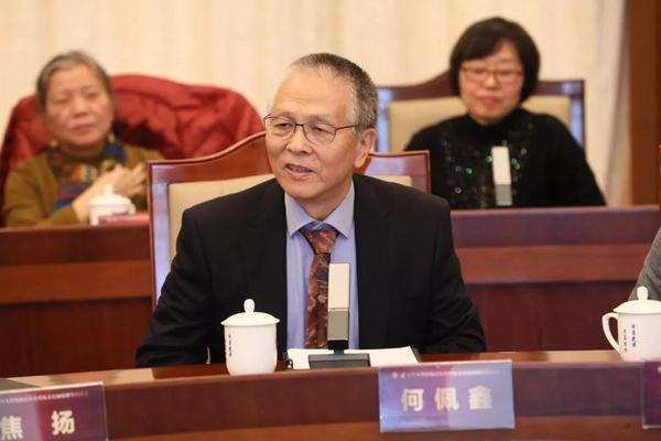 夫妻乘地铁回母校捐了一个亿视频,夫妇回母校捐1亿