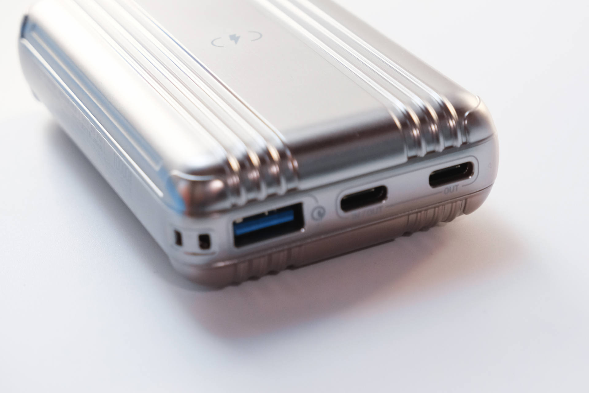 无线充电器三合一充电宝,摩米士无线充电宝测评