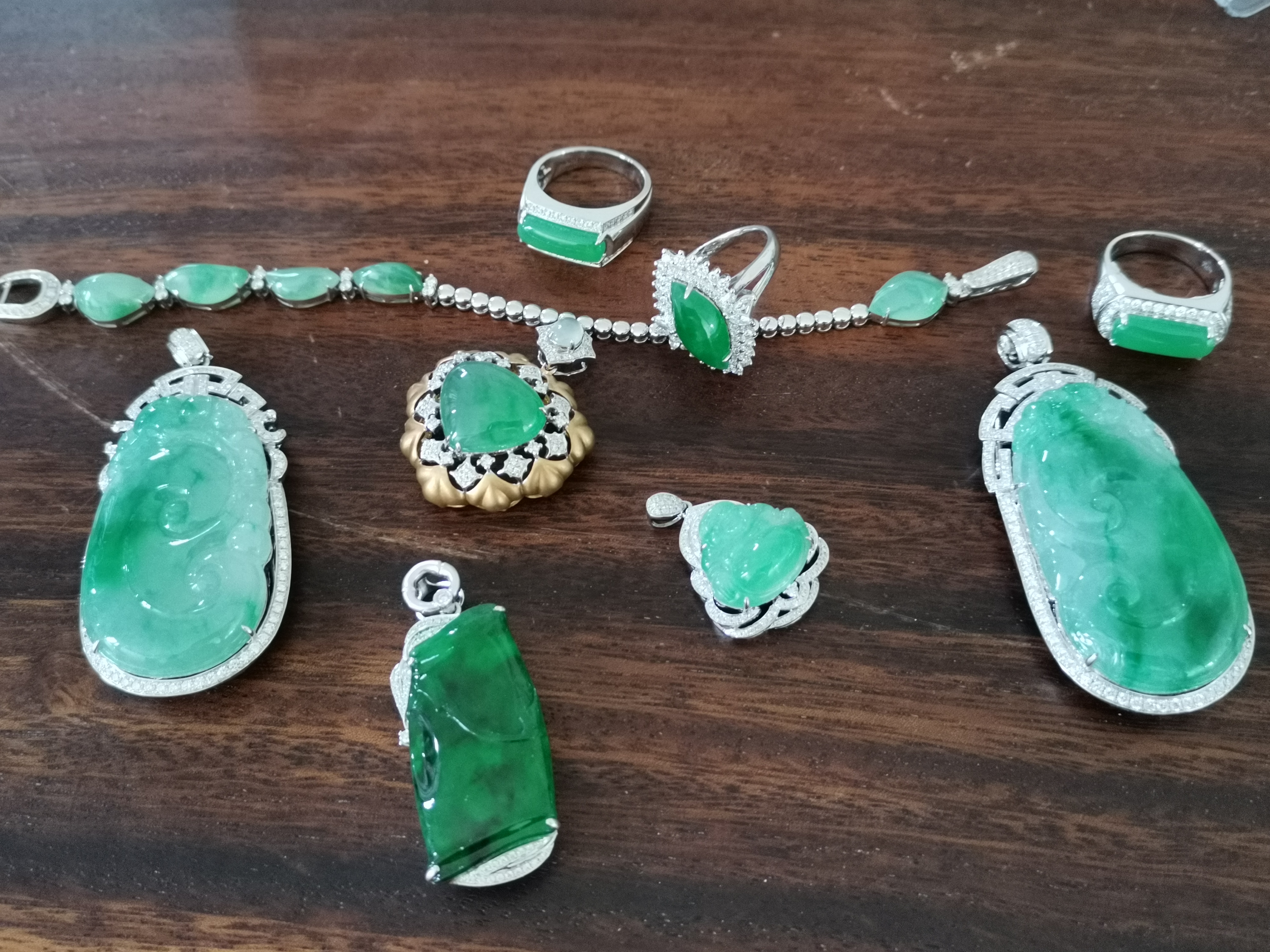 销售翡翠不能只谈材质