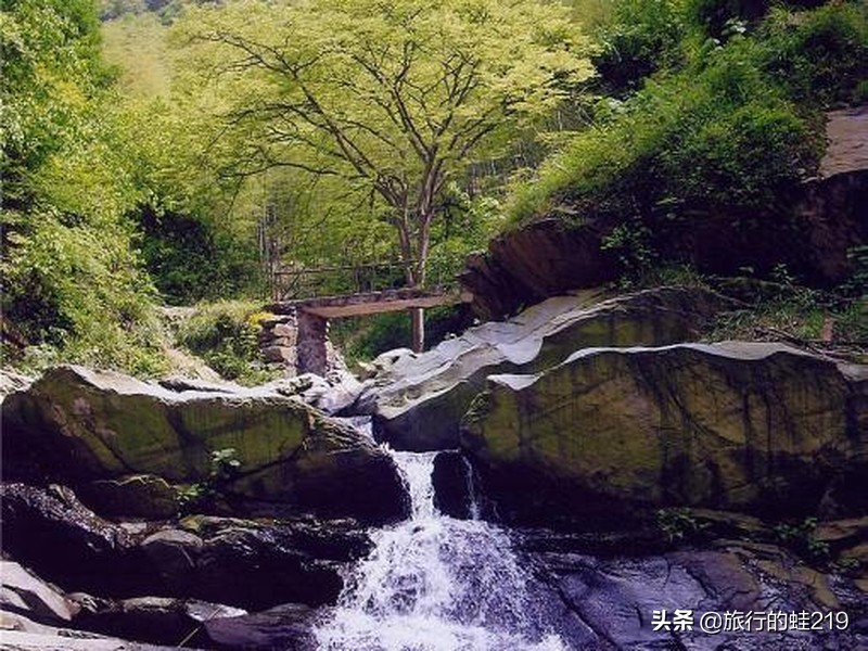 岳阳的地理位置比长沙好,岳阳在湖南的地理位置