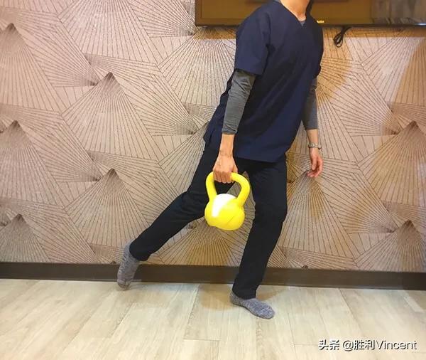 爬山下山后膝关节疼痛怎样缓解,登山跑步膝盖疼怎么办