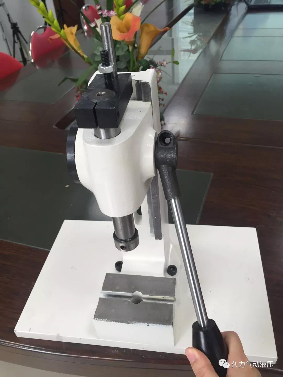 龙门式手动螺旋压力机,广东手动小型压力机