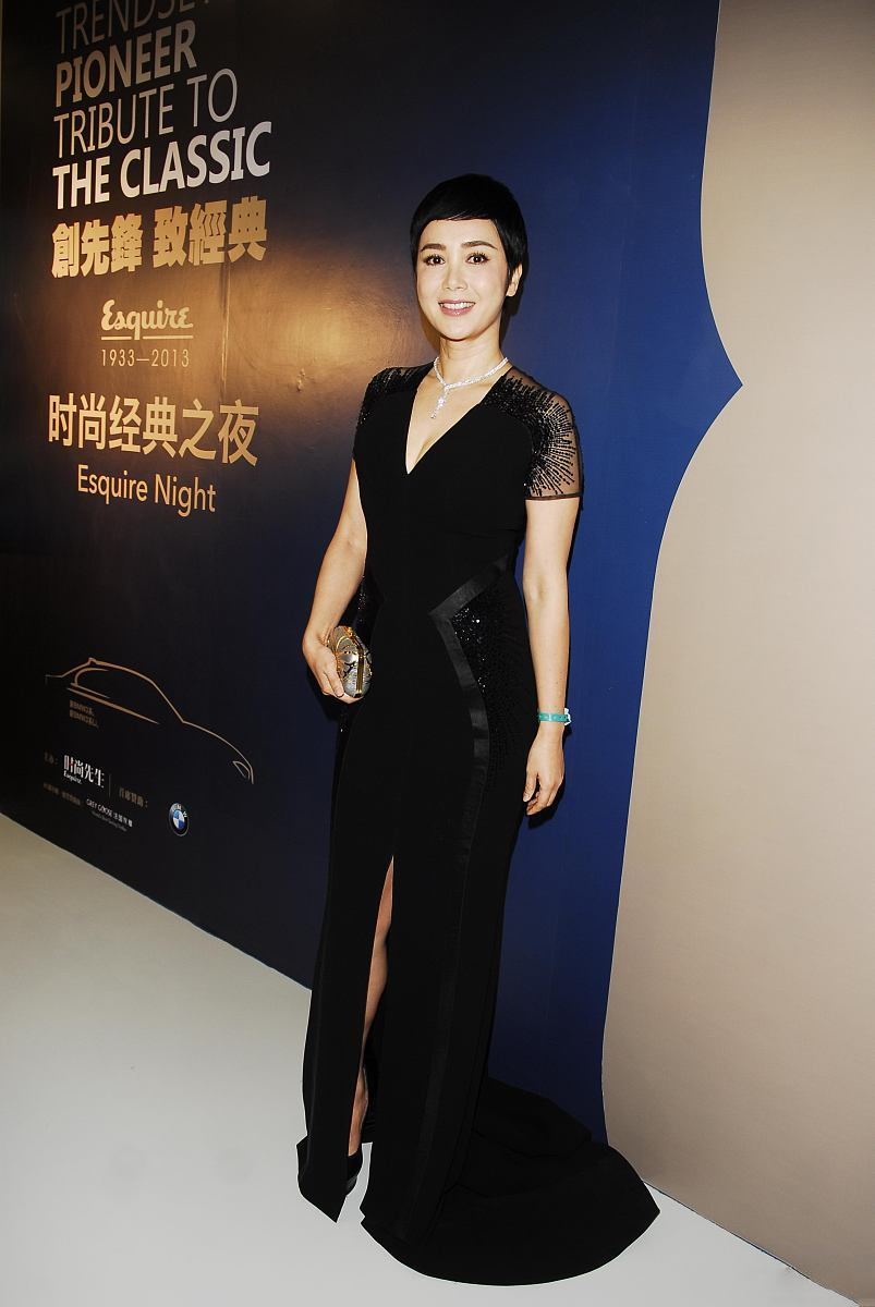 蒋雯丽短发西装图片,蒋雯丽黑色西装搭配