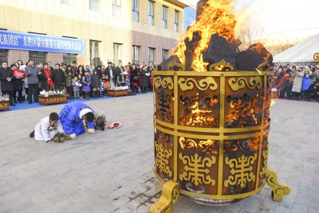 蒙古族小年祭火仪式,蒙古族祭火仪式一般几点开始