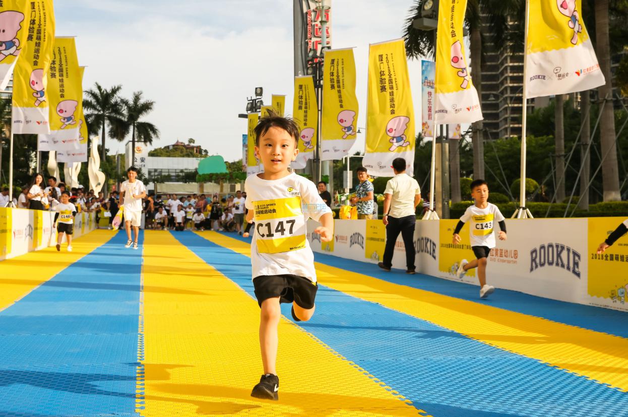 孩子耳朵上长了一个疙瘩挂什么科,宝宝耳朵内壁长了个小孔