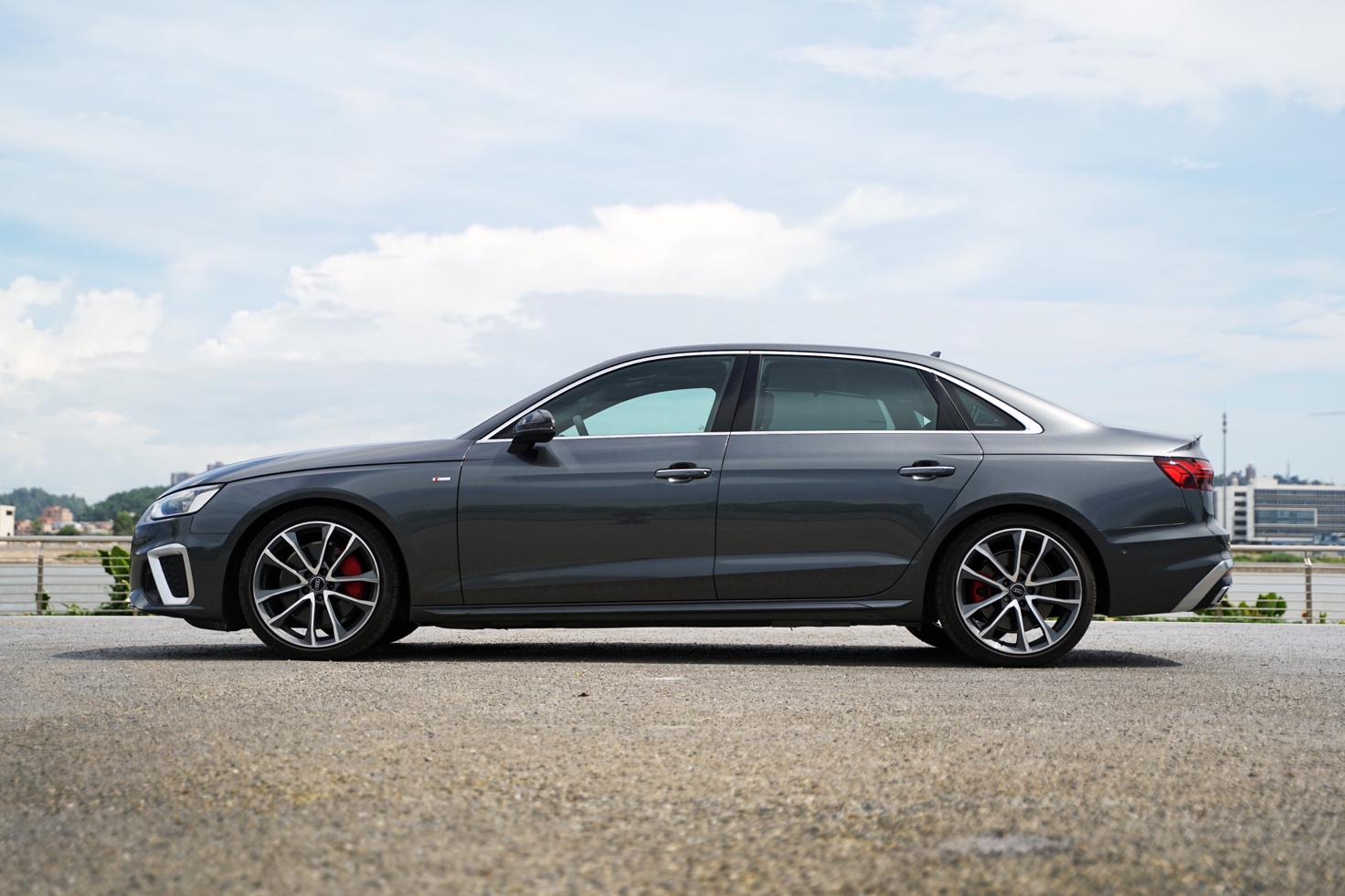 奥迪a4l女生使用体验,女司机奥迪a4l适合什么颜色