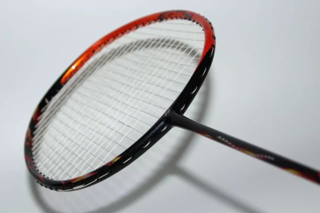 进攻型羽毛球拍推荐排行榜前十名,快速进攻高端羽毛球拍推荐