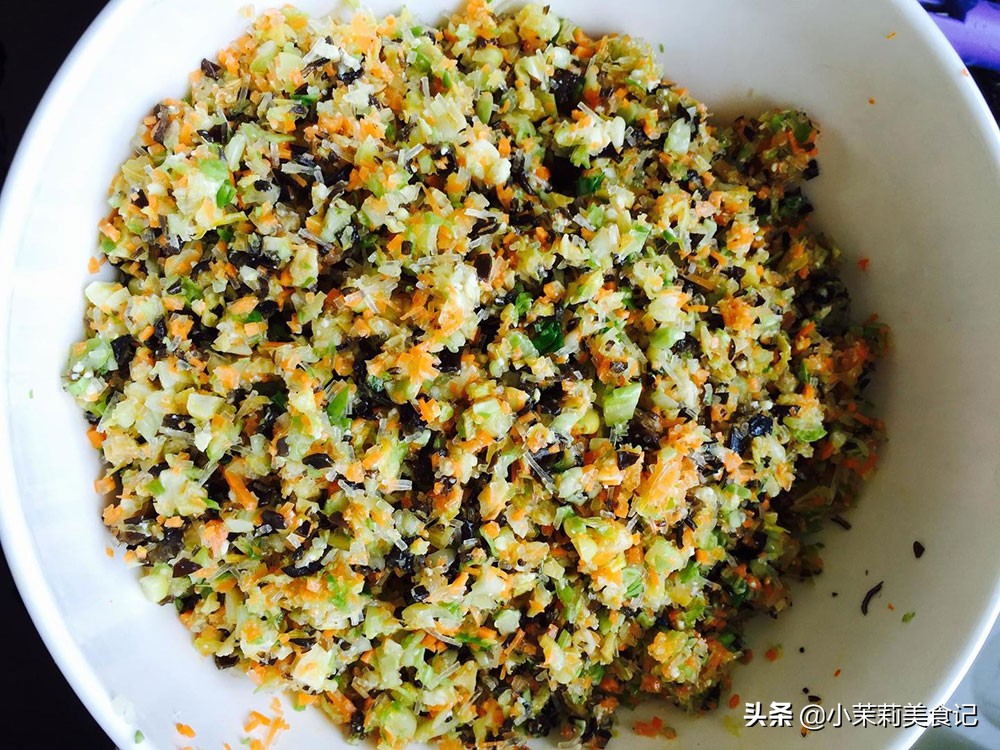 大年30吃素馅饺子寓意,大年初一吃素馅好还是肉饺子好