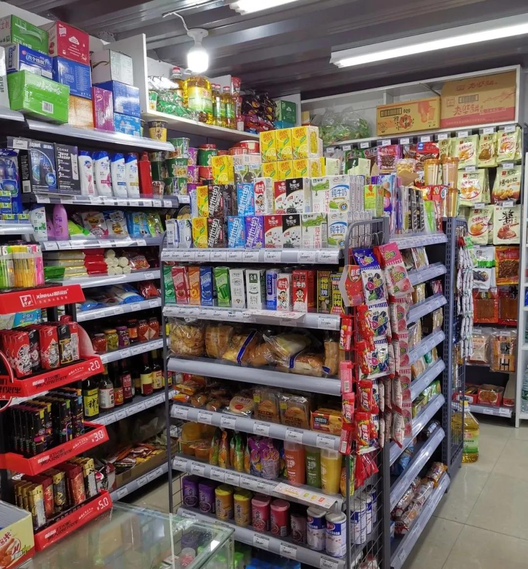 95后小店创业历程,10平米小店如何干爆生意