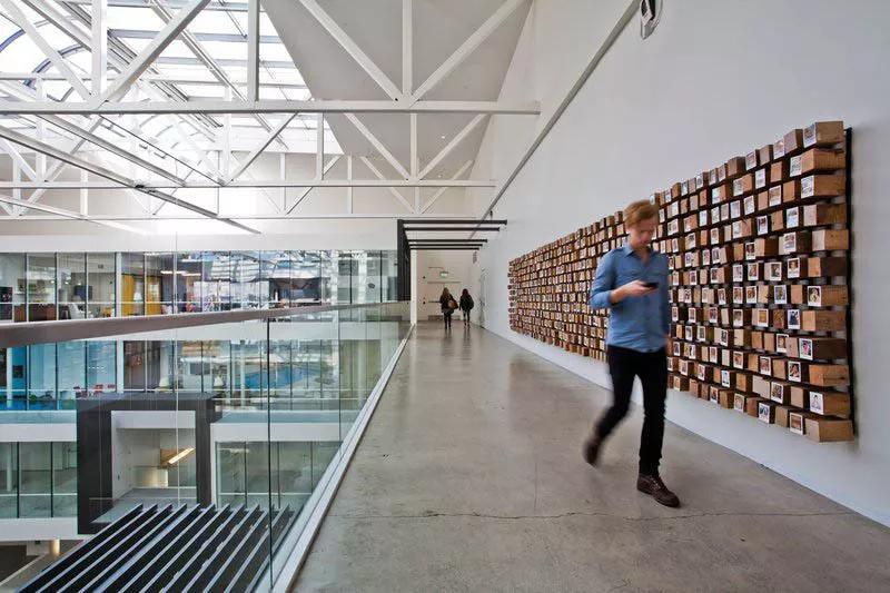 别人的办公室总是不会让我失望!这里工作太爽了