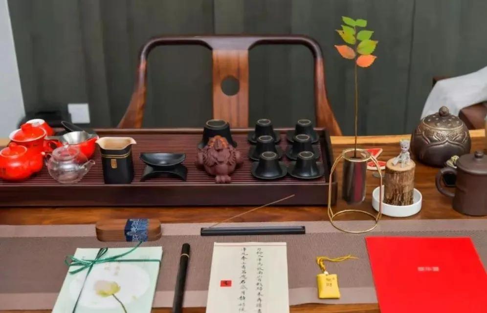 豪车毒老纪蚝宅创始人——疫情之下的*局破**者