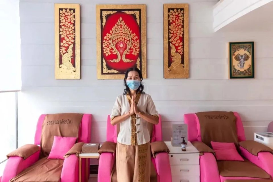 泰式精油推拿按摩手法视频,泰式背部精油推拿