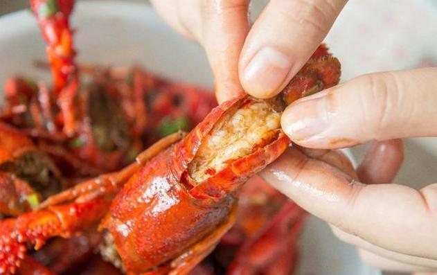 小龙虾红色和黄色区别,买小龙虾和虾尾有区别吗