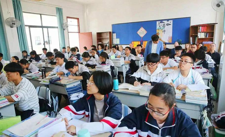 收到专科录取通知书能再复读吗,专科志愿填报了又想复读该咋办