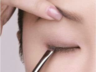 佟丽娅同款淡紫色眼妆怎么画,陈数同款烟熏眼妆