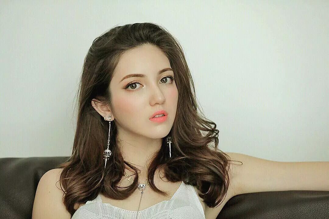 21岁澳门小姐高调于社交网晒合照认爱！男友是2016年国际先生