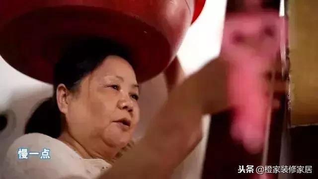 大龄剩女跟父母挤一张床，25㎡奇葩户型被他改出观景豪宅，超羡慕