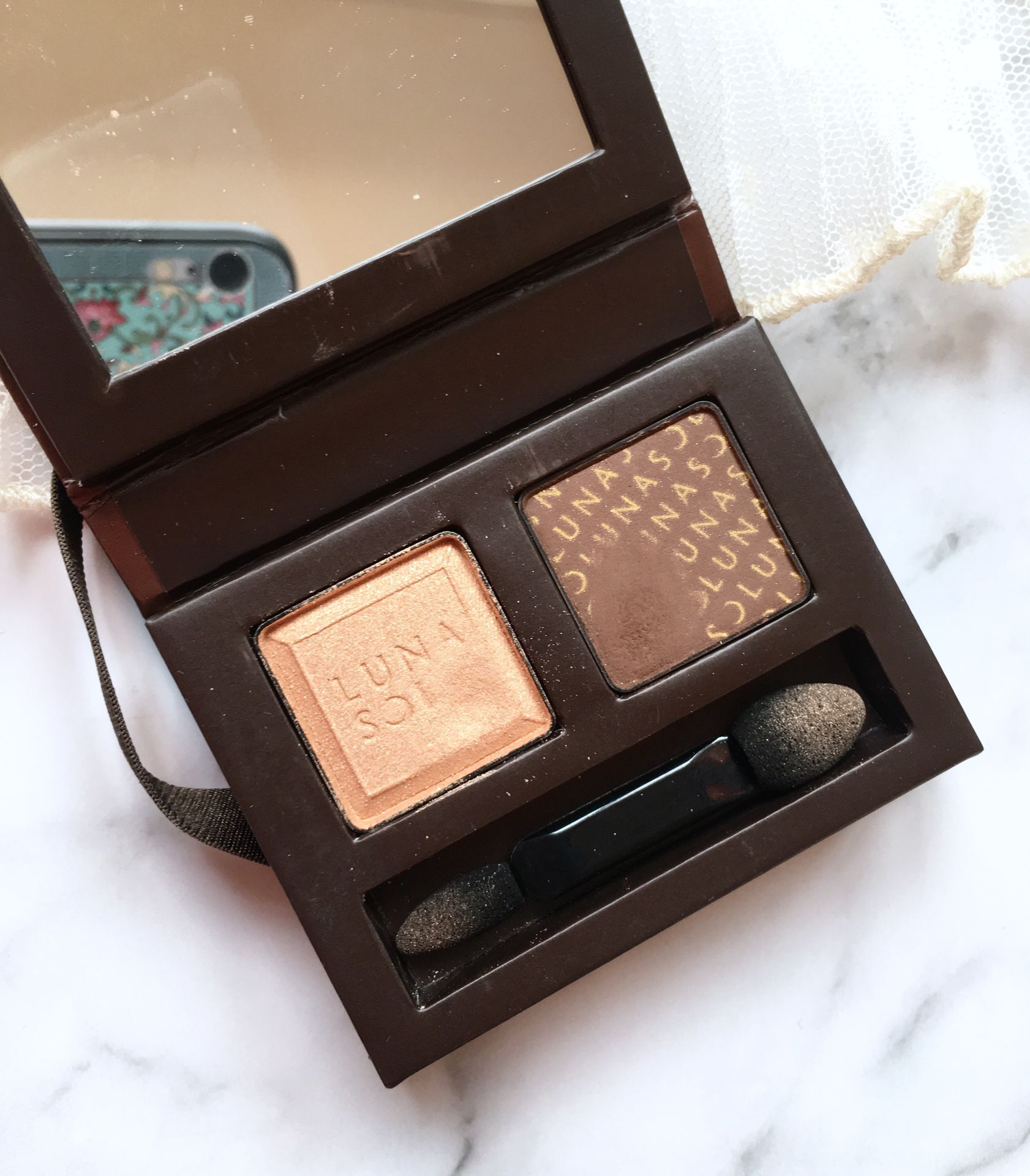 选眼影盘冷白皮,推荐一款好用的眼影盘