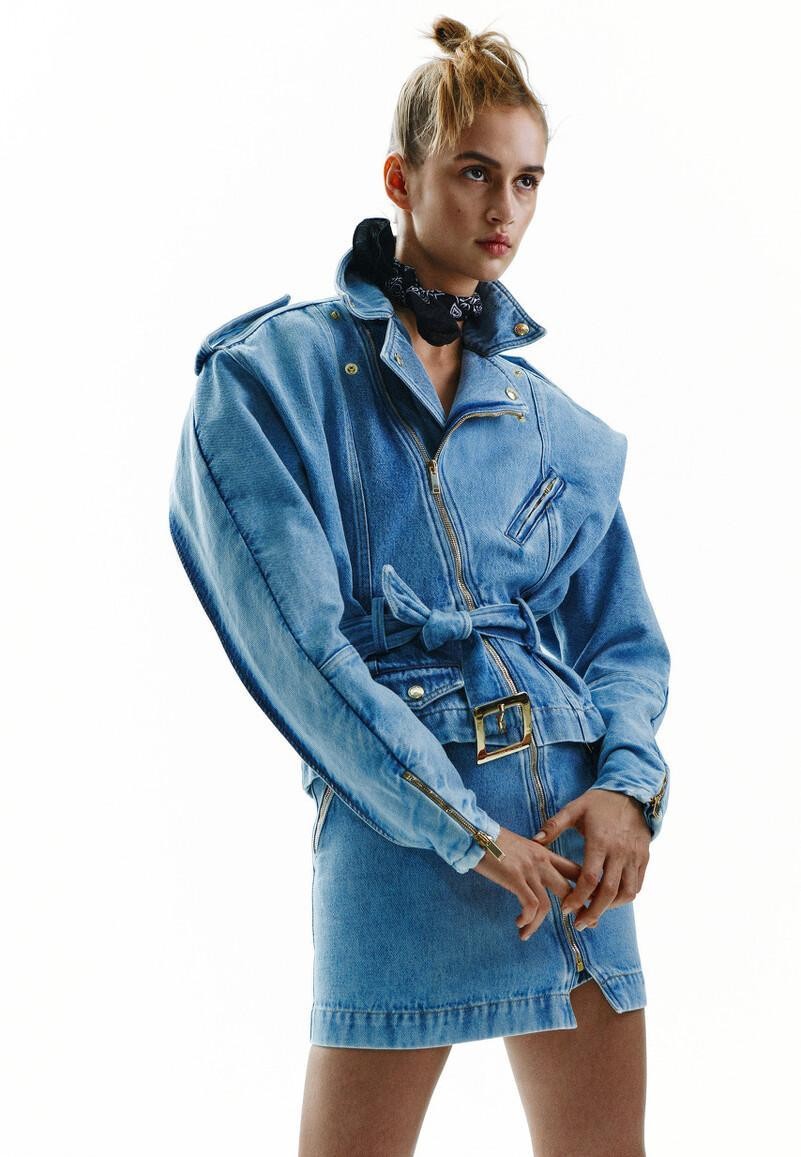 基础款牛仔短裙如何穿出新花样?这些搭配方式了解一下,超实用