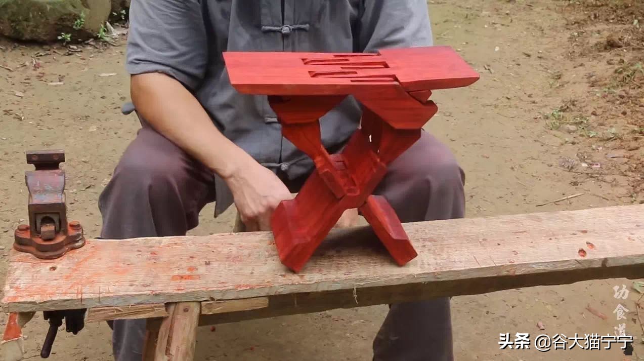 61岁中国老大爷被500万老外点赞：有底气的人生有多爽