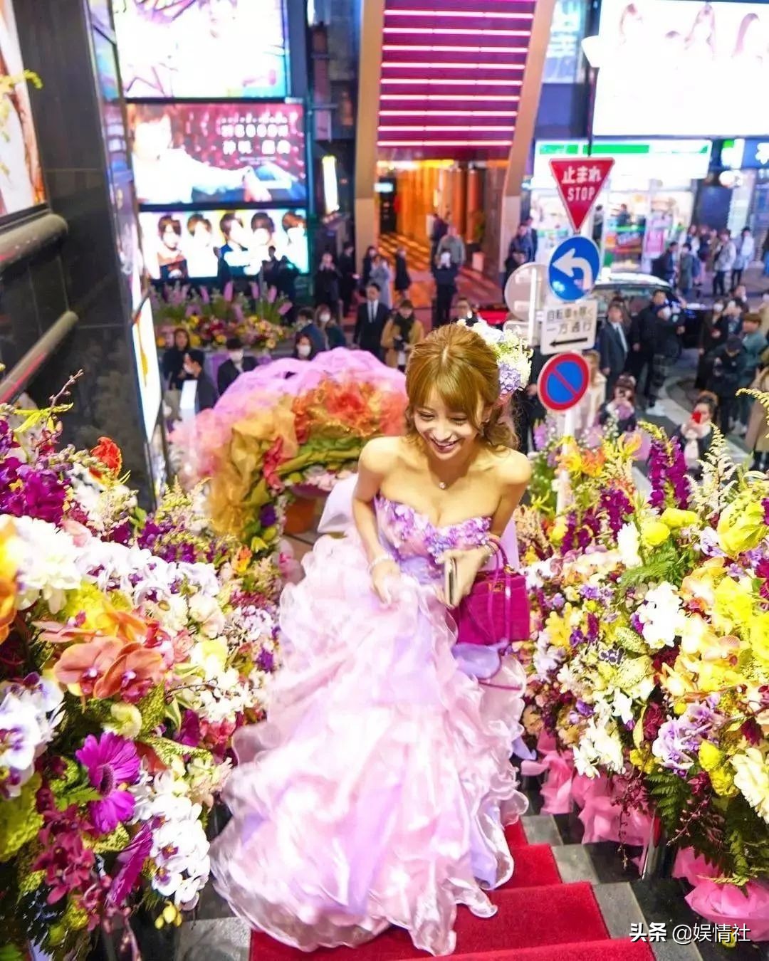 日本第一陪酒女引退!滴酒不沾却日赚1个亿,首相都被她征服